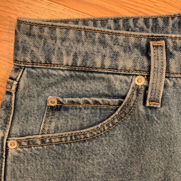Levi’s Like New EUC Button Front Denim Mini Skirt - Picture 5 of 15